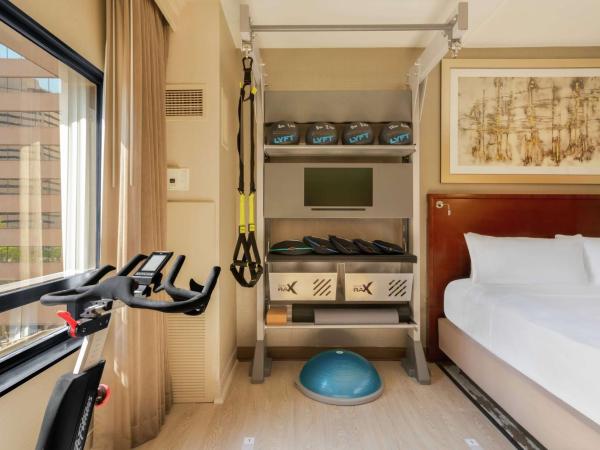 Hilton Denver City Center : photo 1 de la chambre chambre lit king-size avec vue