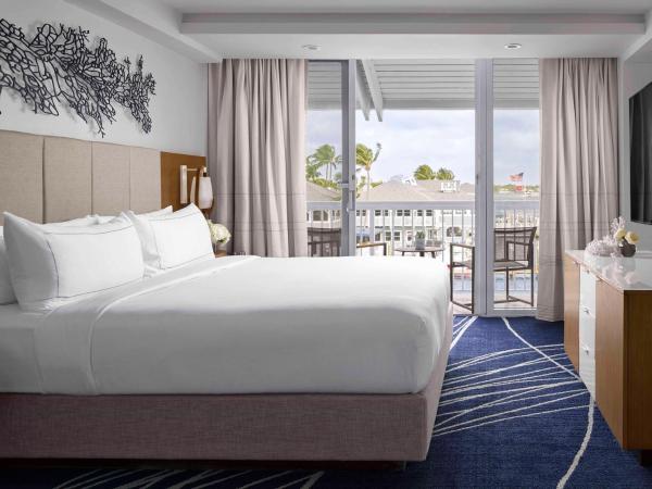 Hilton Fort Lauderdale Marina : photo 1 de la chambre chambre lit king-size avec balcon