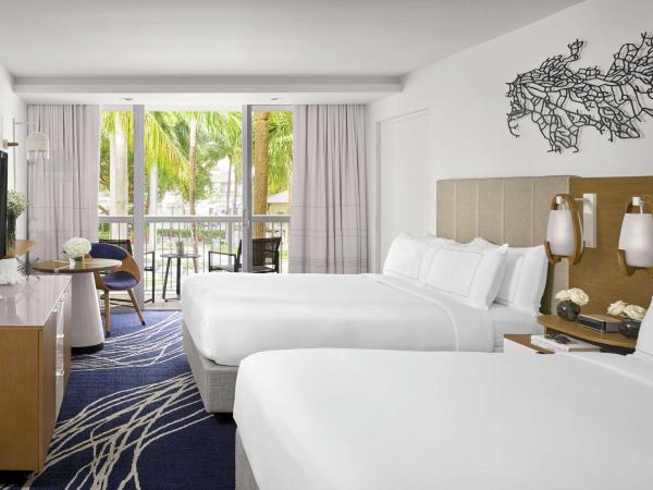 Hilton Fort Lauderdale Marina : photo 1 de la chambre hébergement 2 lits doubles avec balcon - vue sur port de plaisance