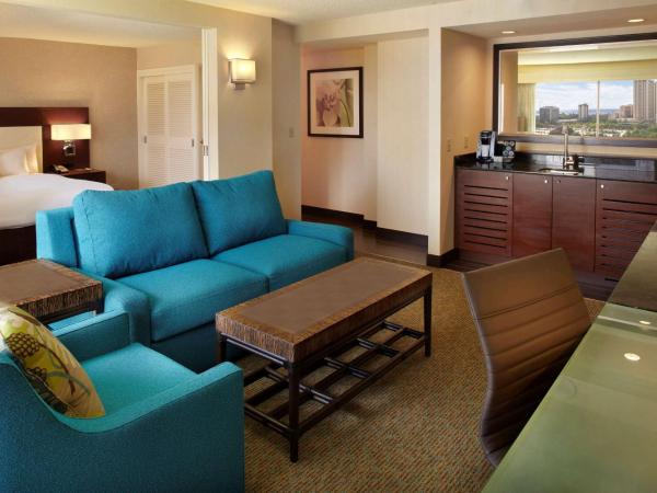 DoubleTree by Hilton Alana - Waikiki Beach : photo 7 de la chambre suite lit king-size - vue sur océan