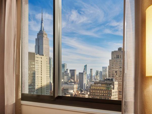 Hilton New York Times Square : photo 1 de la chambre chambre lit king-size deluxe - Étage