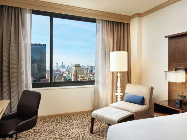 Hilton New York Times Square : photo 3 de la chambre chambre lit king-size deluxe - Étage