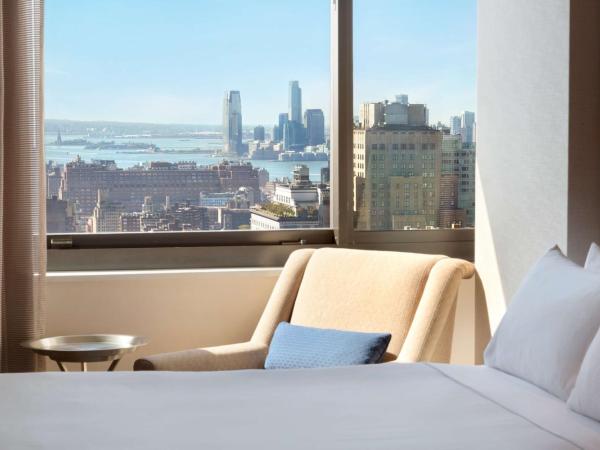 Hilton New York Times Square : photo 7 de la chambre chambre lit king-size deluxe - Étage