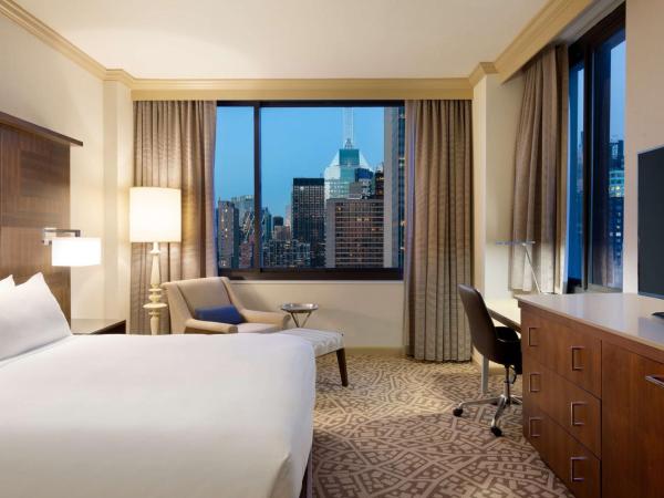 Hilton New York Times Square : photo 4 de la chambre chambre d'angle lit king-size