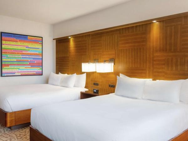 Hilton New York Times Square : photo 3 de la chambre chambre double avec 2 lits doubles - non-fumeurs