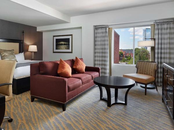 The Inn at Penn, A Hilton Hotel : photo 1 de la chambre chambre lit king-size deluxe