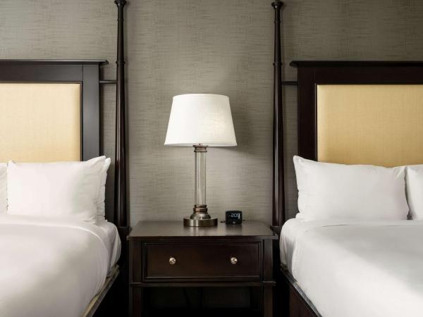 The Inn at Penn, A Hilton Hotel : photo 3 de la chambre chambre double avec 2 lits doubles