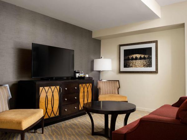 The Inn at Penn, A Hilton Hotel : photo 3 de la chambre chambre lit king-size deluxe