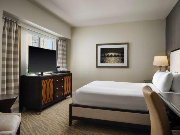 The Inn at Penn, A Hilton Hotel : photo 4 de la chambre chambre lit queen-size 