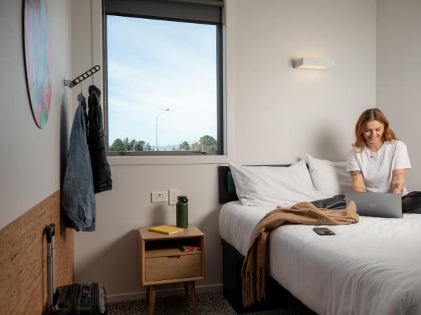 LyLo Christchurch : photo 7 de la chambre chambre lit queen-size avec salle de bains privative