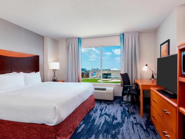 Fairfield Inn Suites Indianapolis Downtown : photo 1 de la chambre skyline view, guest room, 1 king, skyline view, top floor