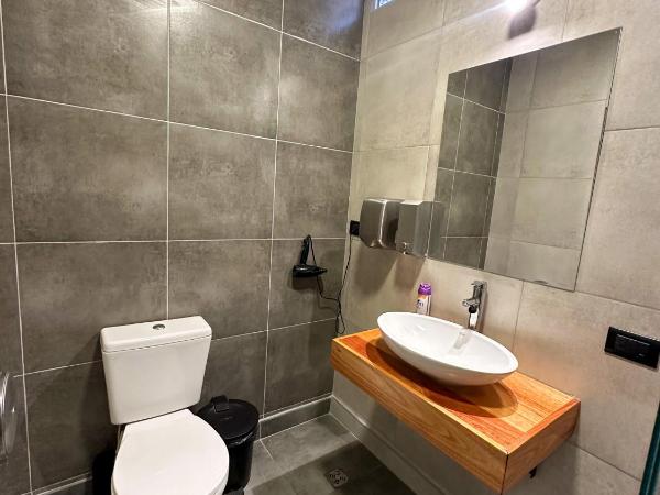 Gorilla Hostel : photo 4 de la chambre lit dans dortoir mixte de 8 lits 