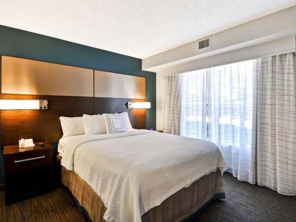 Residence Inn by Marriott Jacksonville Airport : photo 3 de la chambre suite 2 chambres avec cheminée