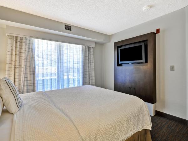 Residence Inn by Marriott Jacksonville Airport : photo 1 de la chambre suite 2 chambres avec cheminée