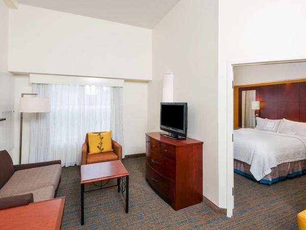 Residence Inn Orlando Airport : photo 3 de la chambre suite 1 chambre lit king-size avec canapé-lit