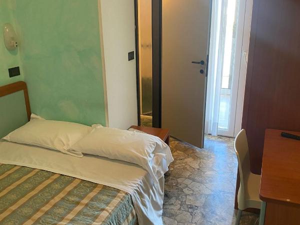 Hotel Vernel : photo 7 de la chambre chambre double