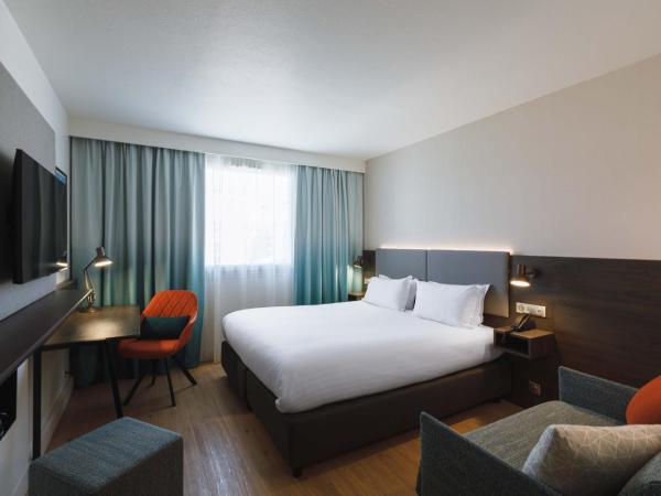 Holiday Inn Toulon City Centre, an IHG Hotel : photo 4 de la chambre suite junior lit queen-size avec canapé-lit simple