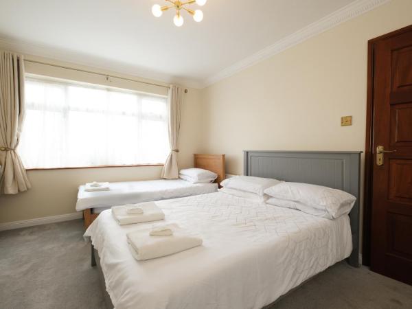 Four Seasons B&B : photo 1 de la chambre chambre quadruple avec douche