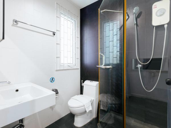 Blu Monkey Bed & Breakfast Phuket : photo 6 de la chambre chambre familiale deluxe