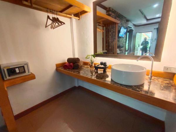 Lanta Riviera Beach Resort : photo 4 de la chambre chambre familiale - vue sur jardin