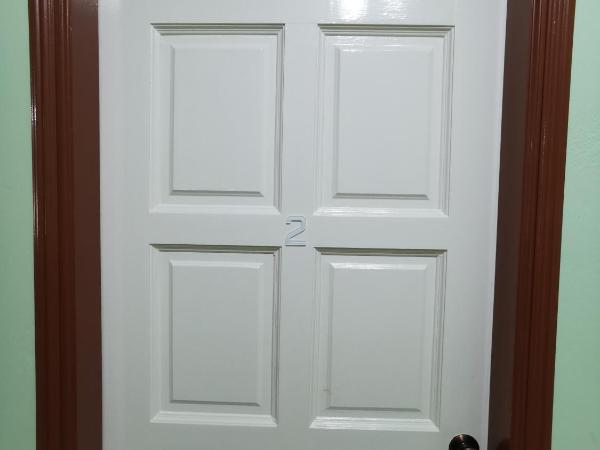 DIY Palm Court Bedroom : photo 7 de la chambre chambre triple avec salle de bains privative