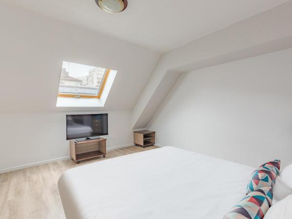 Appart'City Confort Pau Centre : photo 4 de la chambre grand appartement (6 adultes)