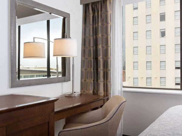 Hampton Inn & Suites Dallas Downtown : photo 6 de la chambre studio lit king-size