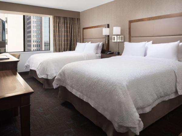 Hampton Inn & Suites Dallas Downtown : photo 2 de la chambre chambre avec 2 lits queen-size - non-fumeurs