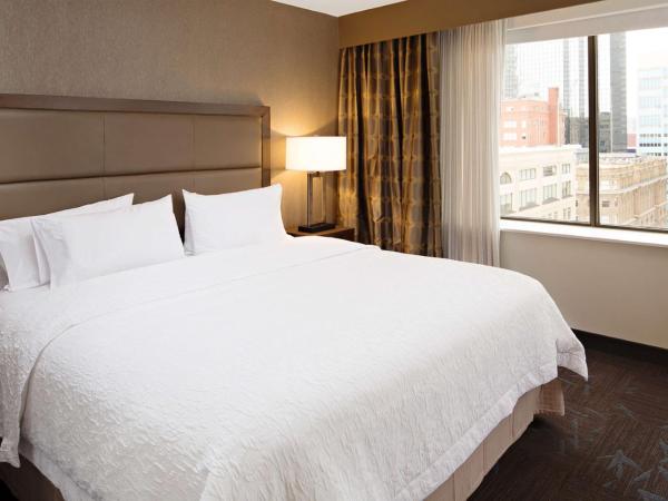Hampton Inn & Suites Dallas Downtown : photo 3 de la chambre chambre lit king-size - non-fumeurs