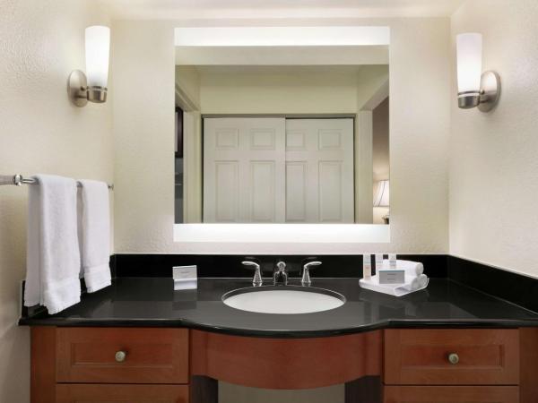 Homewood Suites by Hilton Dallas-Park Central Area : photo 5 de la chambre suite 1 chambre lit king-size