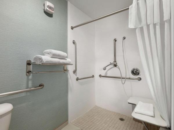 Homewood Suites by Hilton Dallas-Park Central Area : photo 3 de la chambre king suite with tub - mobility accessible