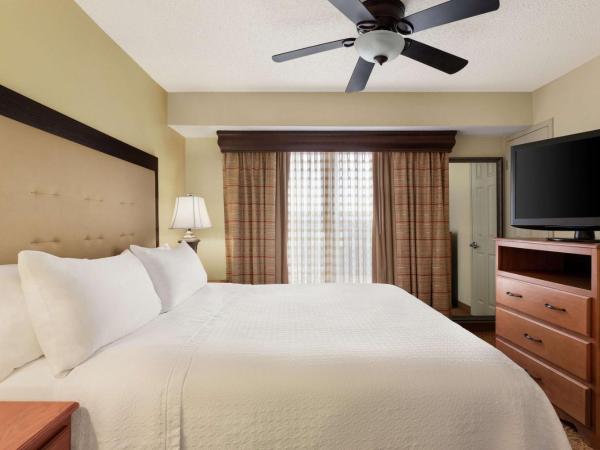 Homewood Suites by Hilton Dallas-Park Central Area : photo 3 de la chambre suite premium lit king-size