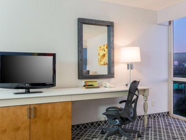Hilton Garden Inn Dallas/Market Center : photo 3 de la chambre chambre deluxe avec 2 lits queen-size
