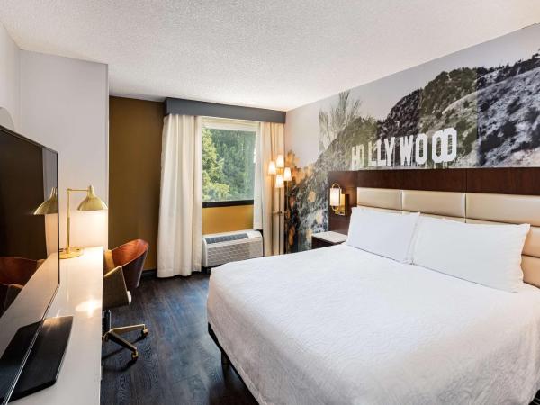 Hilton Garden Inn Los Angeles / Hollywood : photo 1 de la chambre chambre lit king-size avec baignoire - accessible aux personnes à mobilité réduite