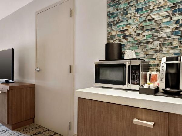 Hilton Garden Inn New Orleans Convention Center : photo 3 de la chambre queen room with two queen beds - mobility and hearing access