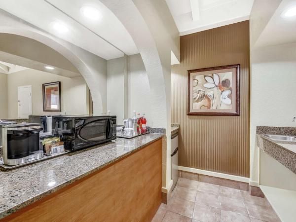 Hilton Phoenix Tapatio Cliffs Resort : photo 3 de la chambre suite signature