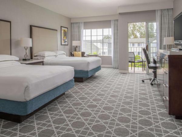 Hilton San Diego/Del Mar : photo 1 de la chambre chambre avec 2 lits queen-size et balcon - vue sur cour
