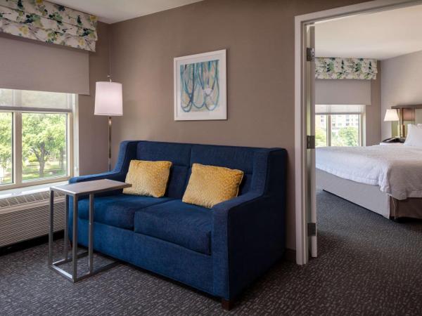 Hampton Inn & Suites Arlington Crystal City DCA : photo 3 de la chambre suite 1 chambre lit king-size - non-fumeurs
