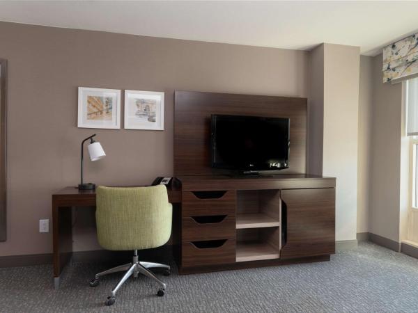 Hampton Inn & Suites Arlington Crystal City DCA : photo 6 de la chambre suite 1 chambre lit king-size - non-fumeurs