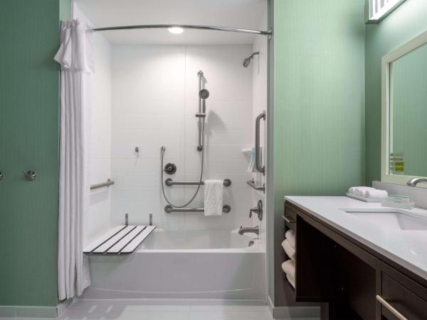 Home2 Suites by Hilton Charlotte University Research Park : photo 5 de la chambre king studio suite with bath tub - mobility accessible
