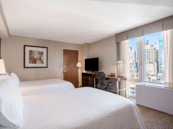 Hilton Garden Inn West 35th Street : photo 1 de la chambre chambre double – vue sur ville