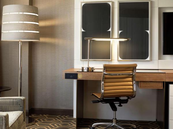 DoubleTree by Hilton Hotel Dallas Campbell Centre : photo 2 de la chambre chambre lit king-size - non-fumeurs