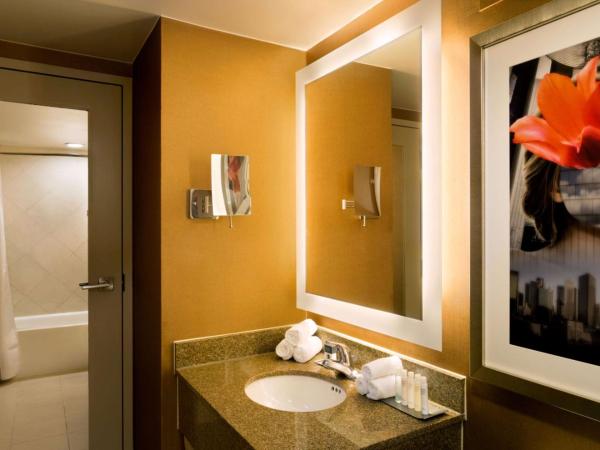 DoubleTree by Hilton Hotel Dallas Campbell Centre : photo 4 de la chambre chambre lit king-size - non-fumeurs
