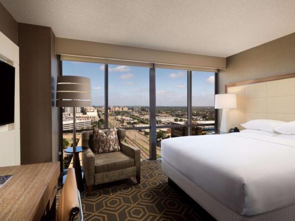 DoubleTree by Hilton Hotel Dallas Campbell Centre : photo 1 de la chambre studio lit queen-size - non-fumeurs