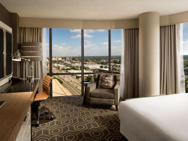 DoubleTree by Hilton Hotel Dallas Campbell Centre : photo 1 de la chambre chambre lit king-size - non-fumeurs