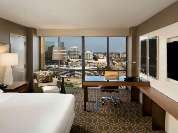 DoubleTree by Hilton Hotel Dallas Campbell Centre : photo 3 de la chambre chambre lit king-size deluxe - non-fumeurs 