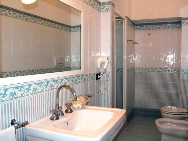 Villa Agostoli : photo 5 de la chambre appartement 3 chambres (7 adultes) - en duplex