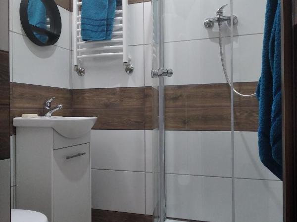 Hotelik rodzinny 365 pokoje z łazienkami : photo 7 de la chambre chambre lits jumeaux avec salle de bains