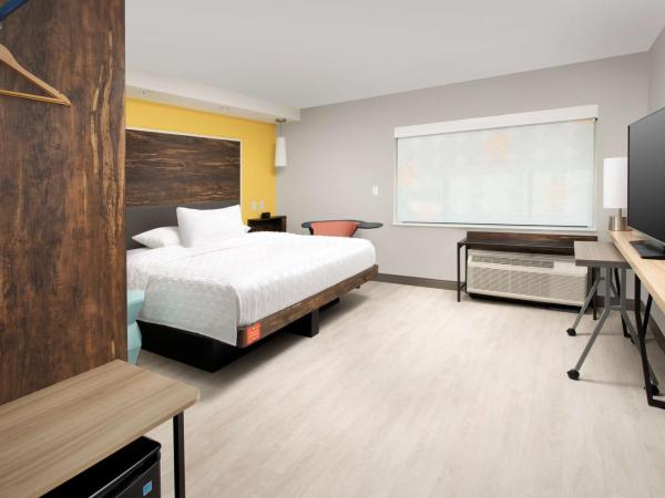 Tru By Hilton San Antonio Downtown Riverwalk : photo 1 de la chambre chambre lit king-size avec baignoire - adaptée aux malentendants