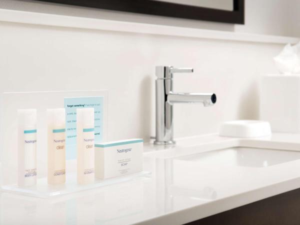 Hampton Inn & Suites San Antonio Lackland AFB SeaWorld : photo 3 de la chambre chambre lit king-size